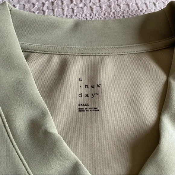NWOT A New Day Sandwash Sweatshirt V Neck Pull Over Light Green Small Athleisure - Picture 8 of 11
